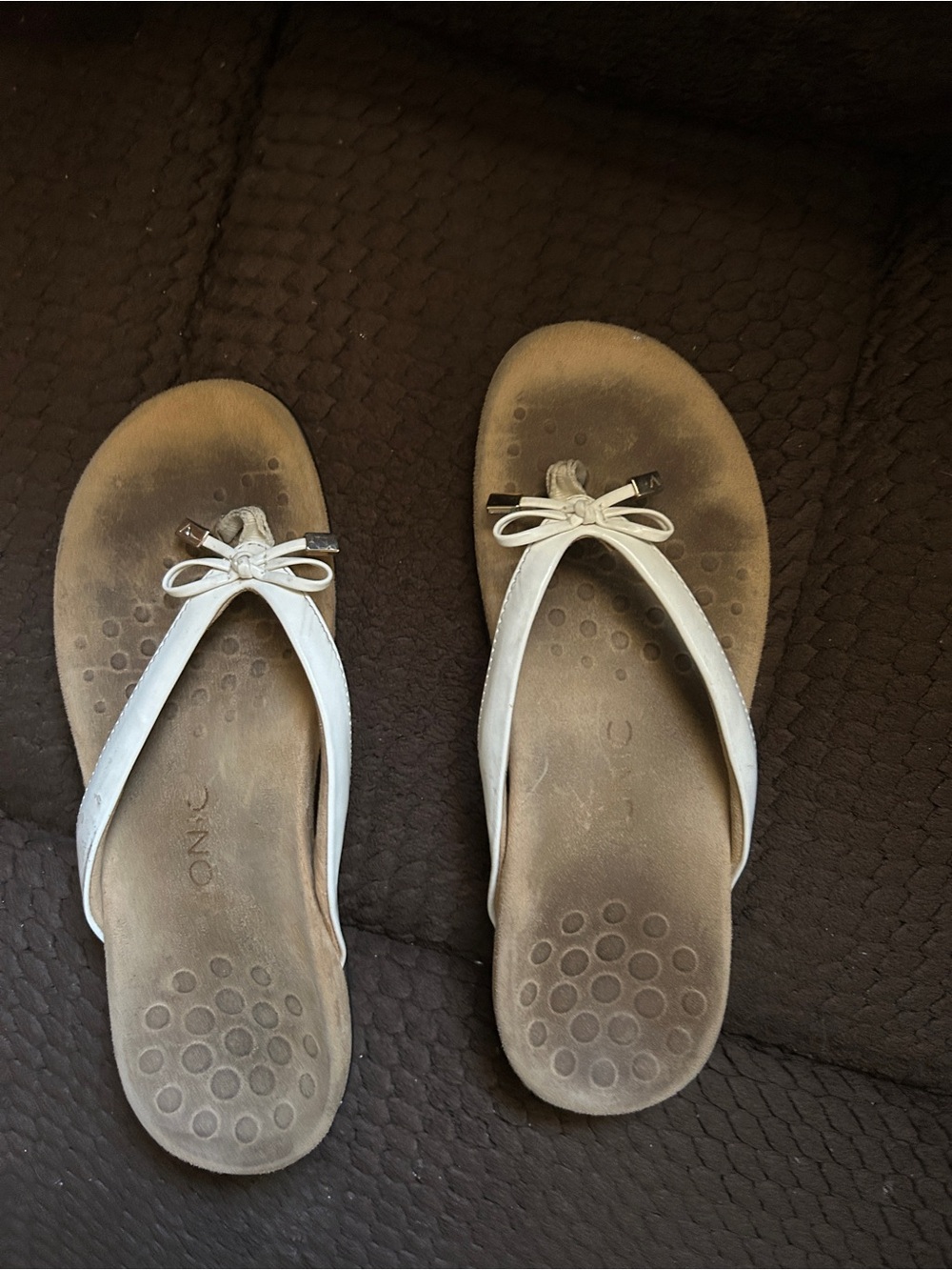 Vionic Orthotic Flip Flop Bella White Bow Women's Sandals